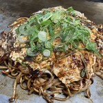 山本まんぼ - まんぼ焼き全部入りスペシャル（玉子は半熟、甘辛ソース、そば）