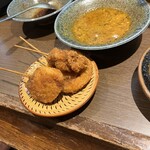 カレー デ ドコマデモ ベジン - 串揚げ　とりとレンコンと飲み過ぎて失念　味付け選べます　これはニンニク