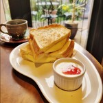 Shanthi Hirano - とろけるチーズトーストセット（ドリンク代+300円）= 750円