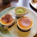 西洋菓子＆カフェ シャンティーヒラノ - 窯出しチーズ  店内 280円×2個＆抹茶アイス１個付き