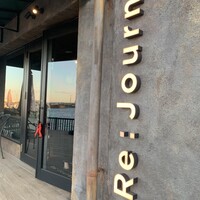 Re：Journal - 海に面した店舗入口