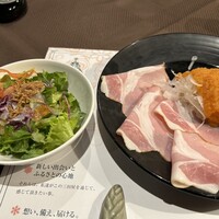 三田屋本店 箕面小野原 - サラダと三田屋ハムのオードブル