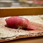 匠 進吾 - ■鰤の漬け
      このブリちゃんも、とても好み！
      香りといい旨味といい、鰤の個性も感じられて絶品です。