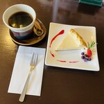 Cafeユトリエ - 料理写真:「ケーキセット」690円税込み♫