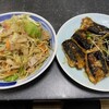 上海飯店 - 特製皿うどん＝1250円
ナスのごまだれ＝900円