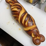 バックシュトゥーベ ツオップ - ダイフエカーターという菓子パン。内相が詰まっていて食べ応えがある。これはお勧め‼️