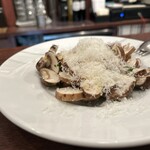 ピッツェリア ファッブリカ 1090 - マッシュルームサラダ