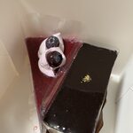 銀座コージーコーナー - ブルーベリームース（486円）とオペラ（648円）