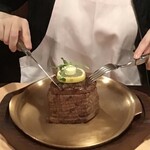 ステーキハウス キッチンリボン - 肉の塊シャトーブリアンです。