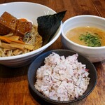 セキレイ - 濃厚つけ麺～SEABURA no D5～ 1200円
      と梅しそごはん 300円