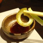 たてしな薫風 - 板さん渾身の飾り細工（こごみ）です。