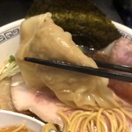 らーめん 稲荷屋 - ゴロつくワンタン。