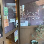 BOULANGERIE LE PONT - 土曜日の開店9時前に来てしまいました。