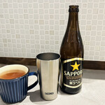 GYOZA TO BIN - ・黒ウーロン茶
      ・瓶ビール（黒ラベル大瓶）
      サーモスのタンブラーが嬉しい。（私は飲んでないケド…）