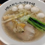 トーキョー ベイ フィッシャーマンズ ヌードル - 貝出汁ラーメン塩1000円税込み。ウズラの卵150円税込みをトッピング。