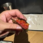 焼肉 フトロ - ユッケと韓国ノリ。巻き巻きにして一口で