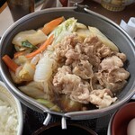 Sukiya - ◉ 牛すき焼き鍋定食　890円
                        　※玉子２個→1個で、40円引き