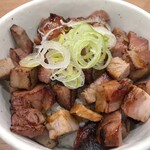 麺屋くろ松 - 炙りチャーシュー丼
