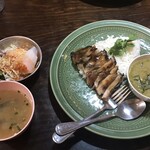 タイ料理ピン トン - 