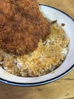 安田屋 - ご飯にも甘辛ソースがたっぷりと染み込んでます