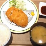 定食 馬乃米 - 肉厚トンカツ定食