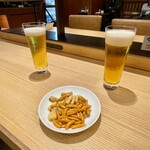 サクララウンジ - 料理写真:生ビール、柿の種、あられ