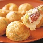 たこ八 - 料理写真:たこ八のたこ焼は『まわりはこんがり、中身はふんわりとろけるよう』に仕上げております。