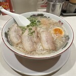 Nagahamarameｎmaruratonkotsu - 本格味玉とんこつ(780円、斜め上から)