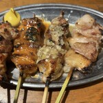 もつ焼き おとんば - どれがどれか忘れましたが1番左の串が最高でした