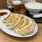 横浜とんとん - 餃子（5個入り）¥320×2、ライス¥220、ビール（中）¥470