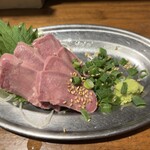 もつ焼き おとんば - 上タン刺し