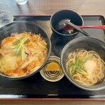 うどんかふぇ つるのおんがえし - 大山鶏の特製親子丼セット