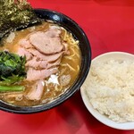 ラーメン 杉田家 - 『チャーシューメン＜並＞＋ライス』