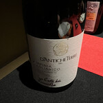 嵐山MITATE - 香りのペアリングは一種類の赤、白ワインで香りを変化させていきます。こちらはイタリアの赤。イルピニア アリアニコDOCダンティッケ　