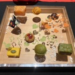 嵐山MITATE - 音楽祭の始まりです。楽譜から飛び出した音符たちと八寸のパレード
                                ・雪ウサギの合図で始まる音楽祭の開演