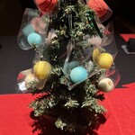 嵐山MITATE -  五種の仏和菓子のオーナメント。クリスマスツリー見立ててます．凄い。