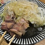 もつ焼き 煮込み 楓 - ればネギダレ乗せ