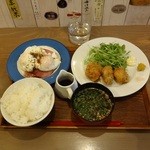 酒嚢飯袋 - ハムエッグ（ソース）・カキフライ定食950円