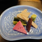 和音 - セットに付く漬物