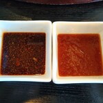 友雅亭 - 左が生姜醤油で、右がステーキソース