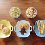 フードムード - レトルトカレー食べた後なのに上の２つは残してぜーんぶたいらげました！オット、呆れてた！！！