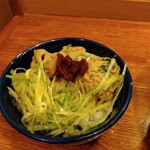 俺の中華たなか家 - 「ミニライス」に「醤油ホルモン」と「白髪葱」「自家製辛味噌」をトッピング⤴️