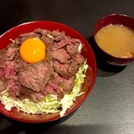 sute-kiandohamba-guhausunikujou - 月見ステーキ丼　山盛り1450円