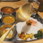 スパイスアンドカレー黄金の風 - 