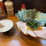 ラーメン 末廣家 - チャーシューメン1,100円、海苔トッピング150円、ライス150円