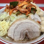 ラーメン二郎 - ラーメン（900円）＋SUPERキムチ（100円）＋味うずら（100円）、ニンニク・酢キャベツ