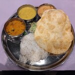 TOKYO BHAVAN - 日替わりカレー3種（1100円）