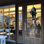 パティスリー モンプリュ - 入り口