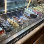 パティスリー モンプリュ - ショーケース