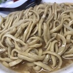 ラーメン二郎 - 二郎の中でも太めの麺。ド乳化スープ吸ってウマ過ぎでした。